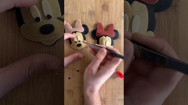 Minnie Mouse Ravioli - fresh pasta using all natural ingredients for color #disney #pasta