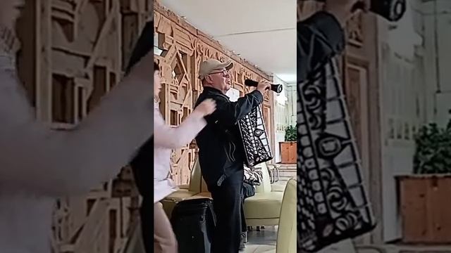 Услышь меня хорошая.