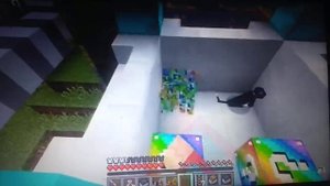 РАДУЖНЫЕ ЛАКИ БЛОКИ ПРОТИВ ЧЁРНО БЕЛЫХ ЛАКИ БЛОКОВ В МАЙНКРАФТ | Компот Minecraft