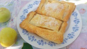 Слойки сахарные с яблоками