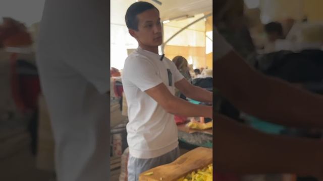 Osh! Correct Pilaf.                Esini tanigandan beri sabzi to'g'raydigan yigit!!!
