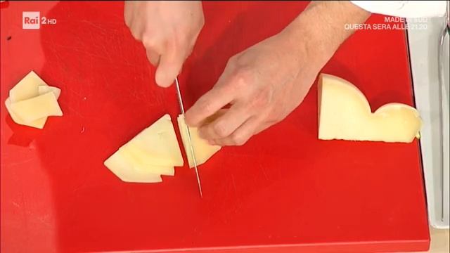 Millefoglie di caciocavallo con riso venere e culatello - I Fatti Vostri 12/04/2017