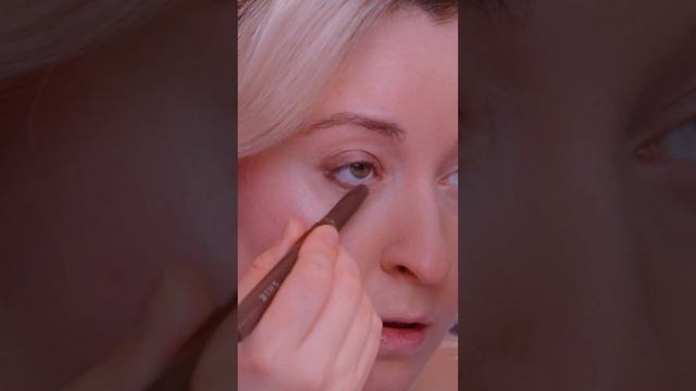 Весенний макияж с лавандовым карандашом Vivienne Sabo vurtuosr kajal 07. Я в него влюбилась!