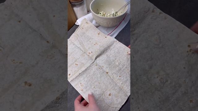 Конвертики из лаваша с творогом и зеленью на сковороде рецепт