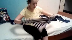 Перебираем детские вещи)))