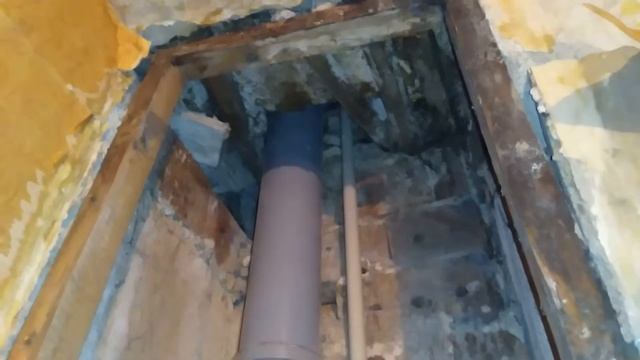Кто отвечает за прорыв трубы в квартире ?