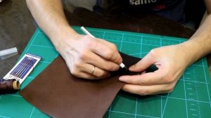 Чехол с гравировкой из кожи для метки от сигнализации.