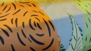 Воздушные шары в голубом небе над городом_Dt-30