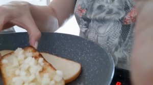 Гренки с яблоками