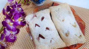 Слойки с творогом и клубникой