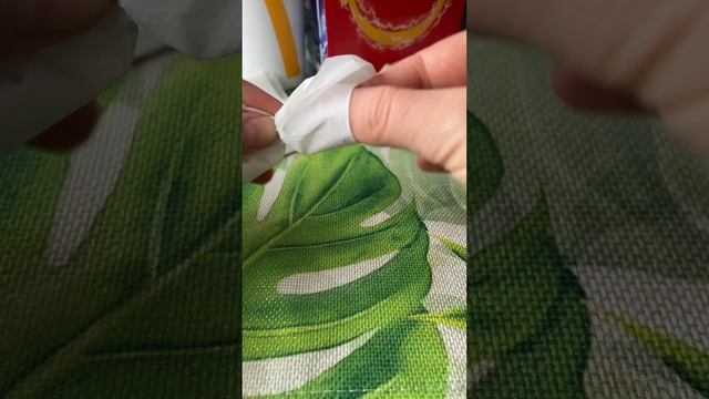 Роза из салфетки- сюрприз в кафе