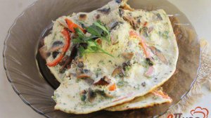 Омлет с мясом перцем и грибами