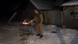 ВЕЧЕР. ЖАРИМ ШАШЛЫЧОК, ВОТ ТАКОЙ УЖИН, НИЧЕГО ОСОБЕННОГО.