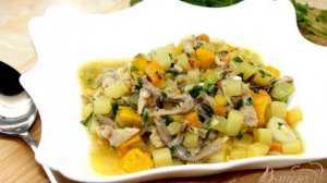 Тушенные овощи с курицей и зеленью