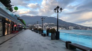 По Крыму пешком. Новогодняя вечерняя Ялта и утренняя Москва