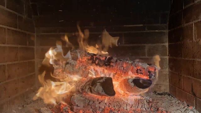 Безмятежность у камина: Завораживающая атмосфера пламени