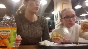 Мукбанг🍔🍔🍔Кушаем вкусные огромные бургеры😍