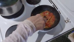Яичница в соевом соусе
