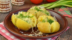 Молодой картофель с маслом и сыром в микроволновке