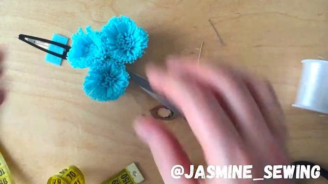 Быстро и просто делаем цветок из фетра. Василек на заколке