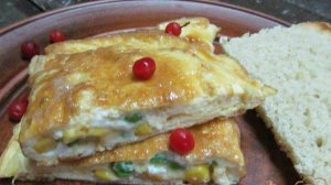 Яичница на водке с горошком и кукурузой