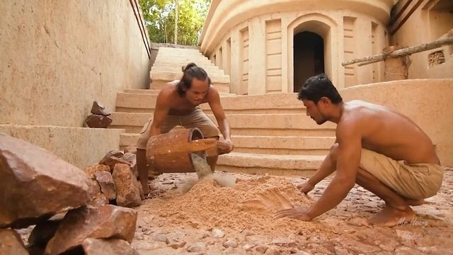 100 дней строительства современной подземной хижины с травяной крышей и бассейном.