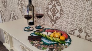 Сервировочный набор из эпоксидной смолы. Блюдо и бокалы