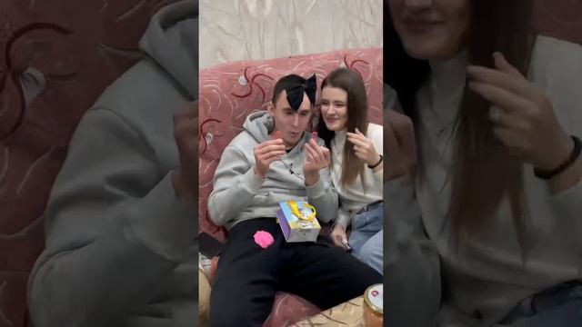 Mini-Vlog за 2.03.24 К Ване на плов! Ставим танец «Слово Пацана». Играем в плойку. #друзья #плов смотреть онлайн