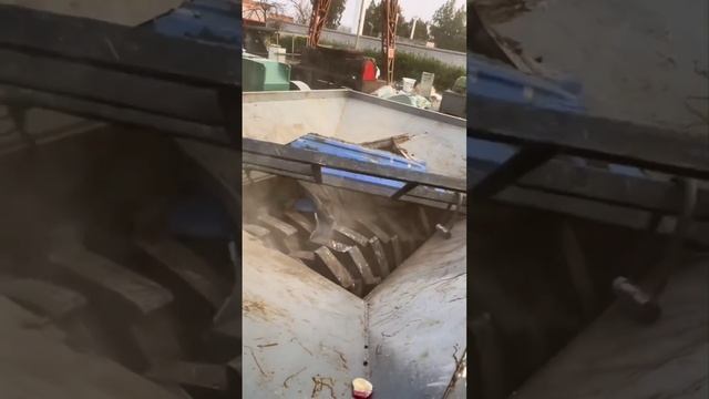 Процесс работы металлоизмельчителя.