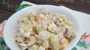 Салат из мяса курицы с овощами