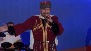 "Русские богатыри" автор слов и музыки Инна Марухленко, исполняет Владимир Морозов.