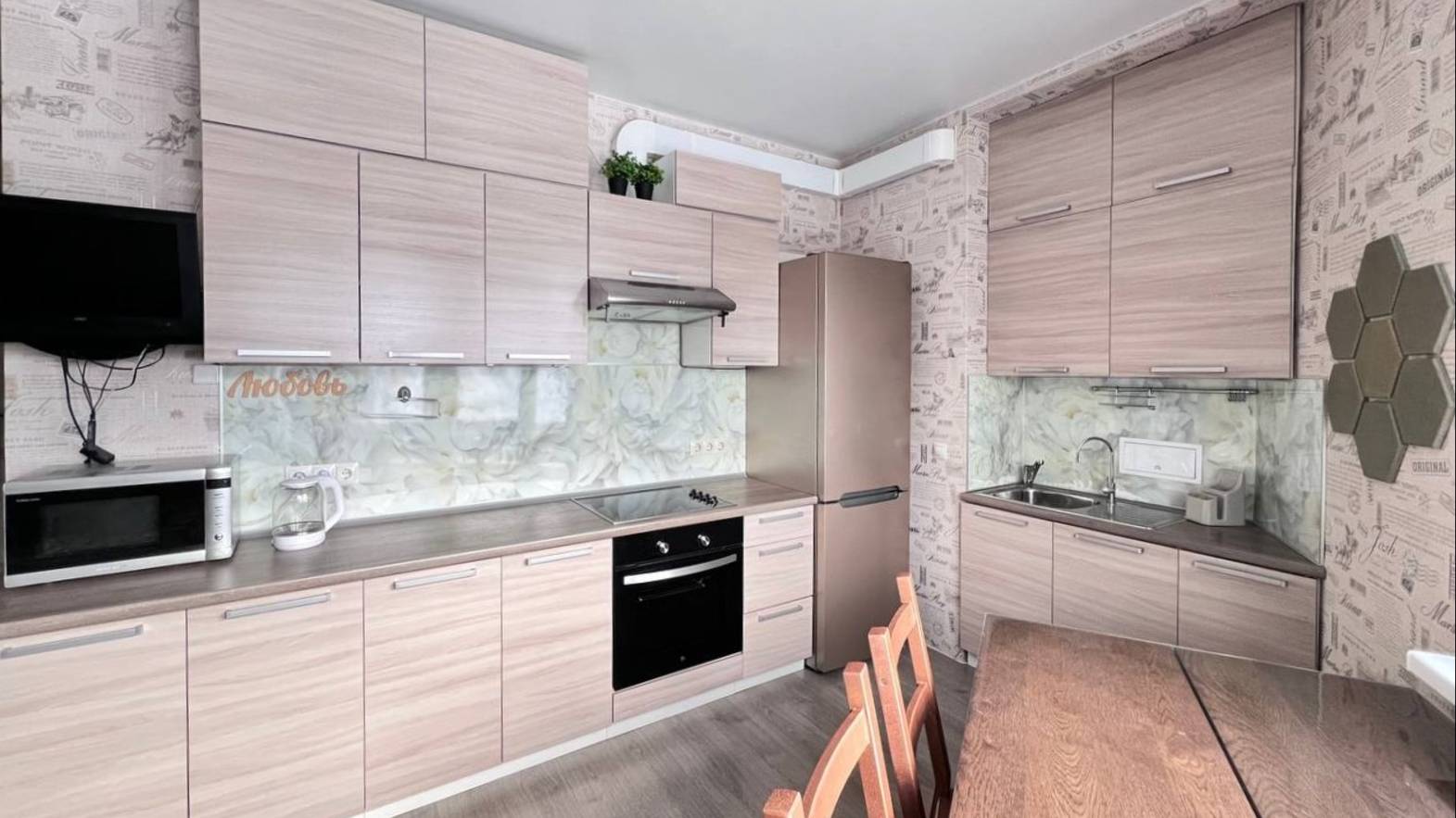 Сдаётся просторная и уютная квартира европейской планировки в жилом комплексе «Вернисаж». смотреть онлайн