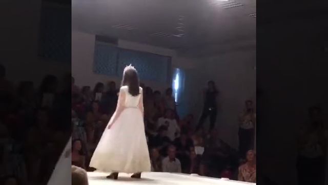 Детский показ в доме моды Вячеслава Зайцева. Модель Полина Иванова, 11 лет