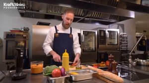 Брускетта с сырным соусом и беконом