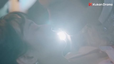 从书房吻到床榻,衣裳凌乱不堪,丈夫将小娇妻压在身下热吻拉丝,关键时刻却发生这事!💕丨Clip 花间新娘 #黄圣池 #郑合惠子 #believeinlove