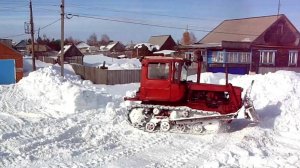 Очищаем нашу улицу трактором ДТ 75