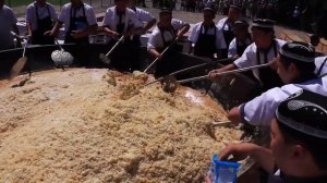 В Узбекистане приготовили самый большой плов в мире - 5 тонн