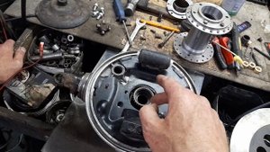 Гидравлические барабанные тормоза в редуктор.