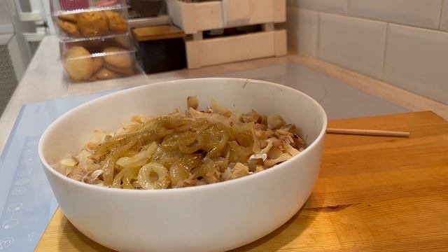 ПРОСТОЙ РЫБНЫЙ САЛАТ из МИНТАЯ для ЭКОНОМНЫХ #салатизминтая #рыбныйсалат