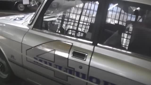 Уаз смог,а Москвич нет, такой завод потеряли(((( смотреть онлайн