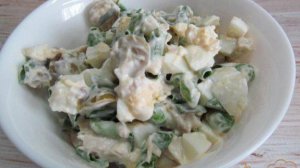 Салат с курицей и оливками