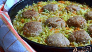 Тефтели с крупой в тушеной капусте