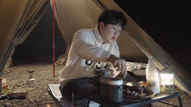 우중캠핑을 기대하고 갔건만 자욱한 안개만 핀 날에 캠핑, 그 와중에 봄이 오고 있는중 . ASMR .캠핑브이로그 . 솔로캠핑 . 미니멀캠핑 . 티피텐트