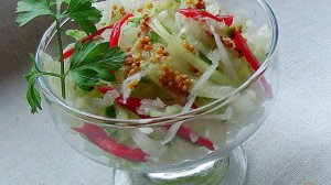 Салат с редькой, огурцом и сладким перцем