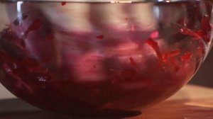 Судак в свекольной панировке и легкий салат с мангольдом