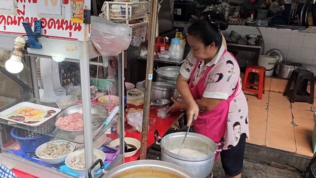 BEST Soi for Amazing Thai STREET FOOD Breakfast in BANGKOK