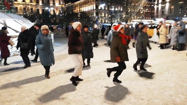 Новый год уже примчался