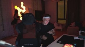 СПАЛИЛА ПОПУ НА СТРИМЕ #dilara #дилара #бустер #buster #бустер и дилара