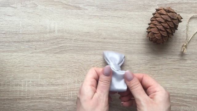 VLOG!С Наступающим!Мини МК елочной игрушки из шишки. Делаю подсвечники из цемента и бокала