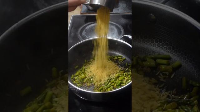 Let's make a creamy asparagus spinach orzo